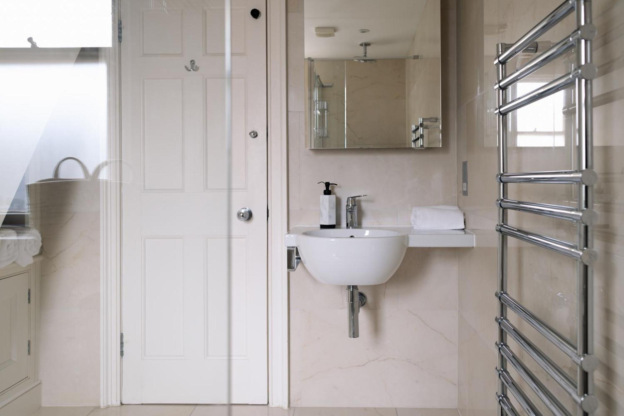 Villa Cambridge House Bath Esterno foto
